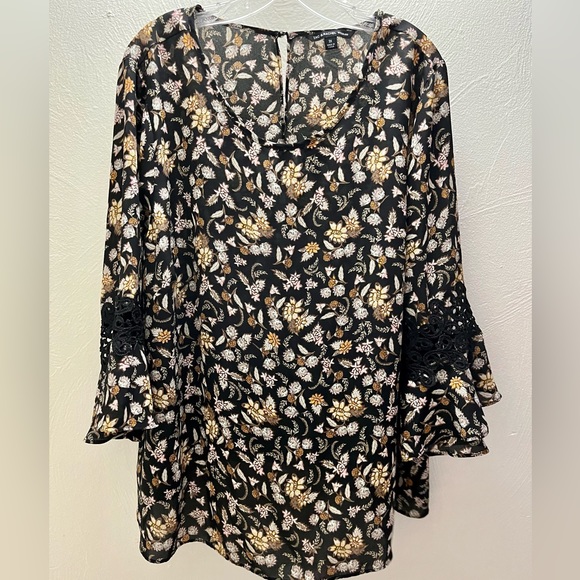 Zac & Rachel woman chiffon blouse in black with yellow, tan leaf pattern in 3X. - Picture 1 of 7